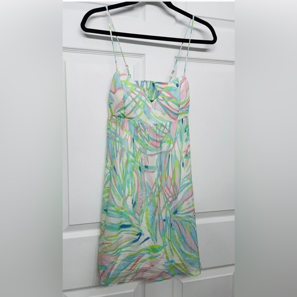Lily Pulitzer size 2 - excellent condition. Smoke free home. - Picture 1 of 2